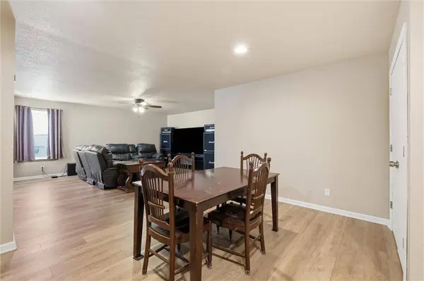 312 S Stone Creek DR, Gardner, KS 66030