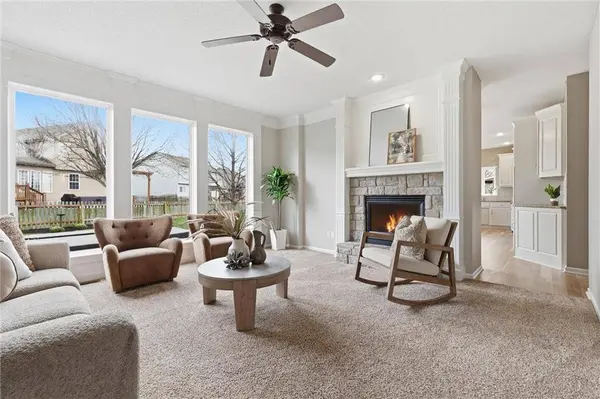 645 N Pine CIR, Gardner, KS 66030