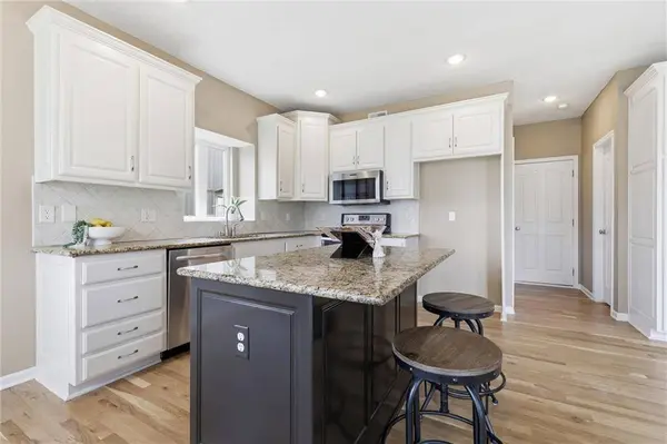 645 N Pine CIR, Gardner, KS 66030