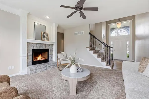 645 N Pine CIR, Gardner, KS 66030