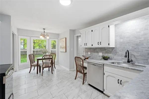 1021 S Clairborne RD, Olathe, KS 66062