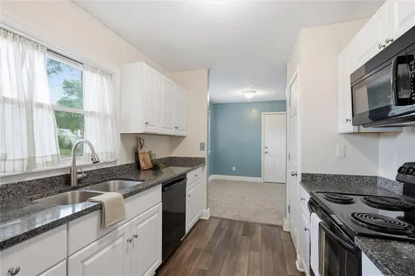 2902 W 7th ST, Lawrence, KS 66049