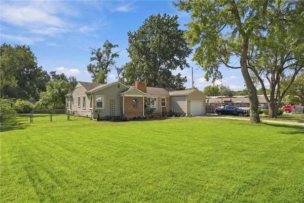 725 W Elm ST, Olathe, KS 66061