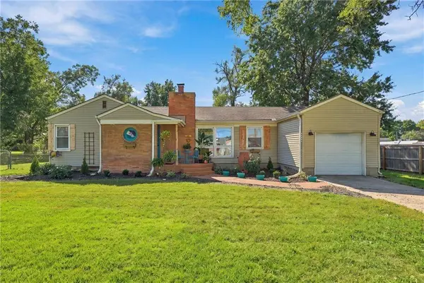 725 W Elm ST, Olathe, KS 66061