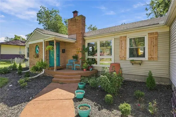 725 W Elm ST