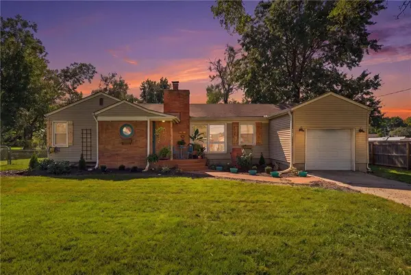 725 W Elm ST, Olathe, KS 66061