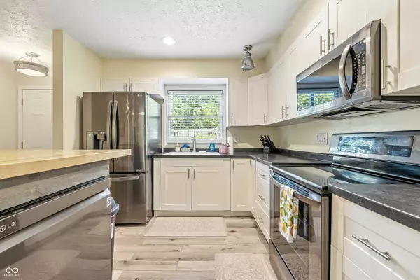 9473 S Pointe Retreat DR, Bloomington, IN 47401