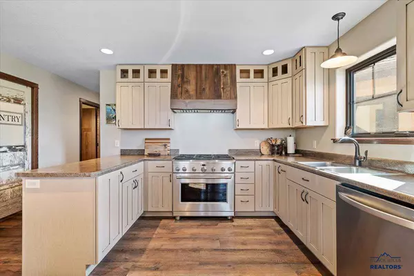 10226 Buena Vista Ln, Belle Fourche, SD 57717-0000