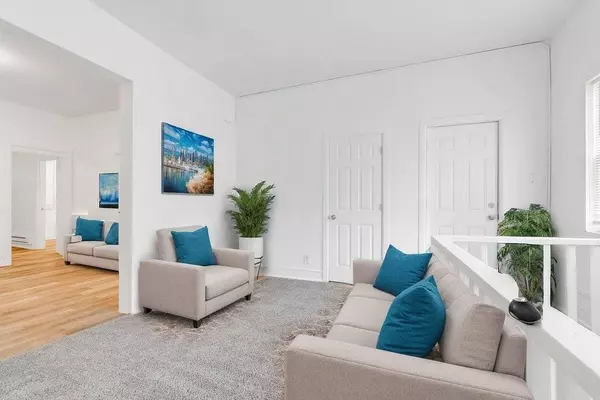 9024 S Houston AVE, Chicago, IL 60617