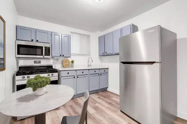 9024 S Houston AVE, Chicago, IL 60617