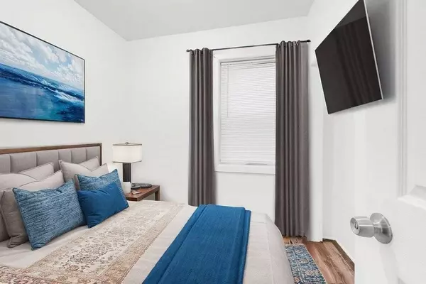 9024 S Houston AVE, Chicago, IL 60617