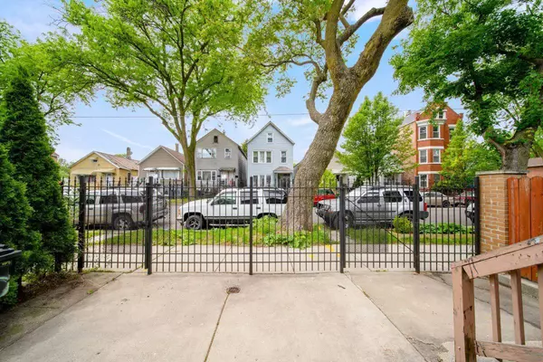 4815 S Bishop ST, Chicago, IL 60638