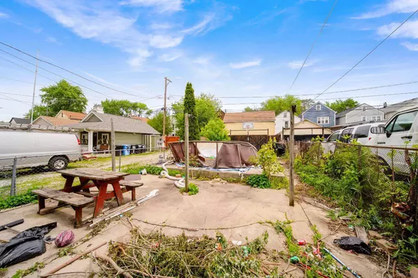 4815 S Bishop ST, Chicago, IL 60638