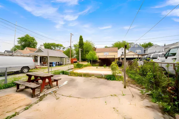 4815 S Bishop ST, Chicago, IL 60638