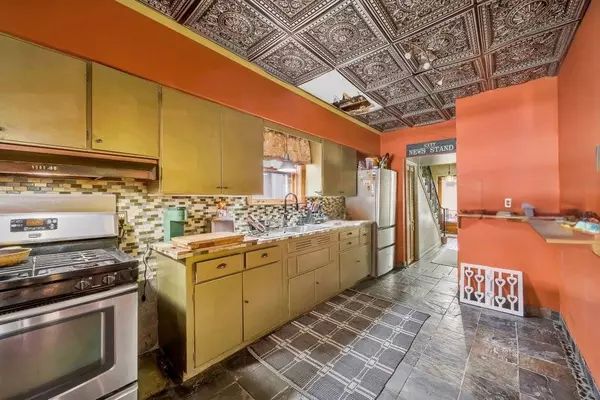 12238 GREENWOOD AVE, Blue Island, IL 60406