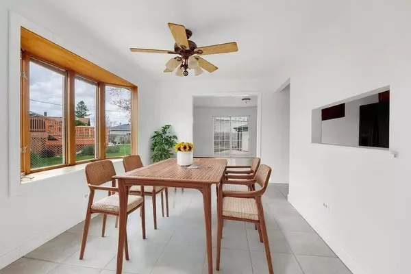 13513 Loomis LN, Crestwood, IL 60418