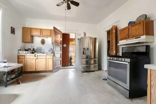 12401 S Green ST, Calumet Park, IL 60827