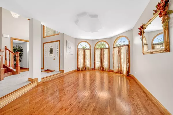 8924 Woodbine CT, Tinley Park, IL 60487