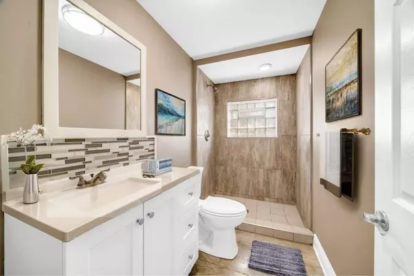 396 E Kensington AVE, Chicago, IL 60628