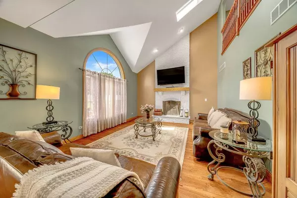 8924 Woodbine CT, Tinley Park, IL 60487