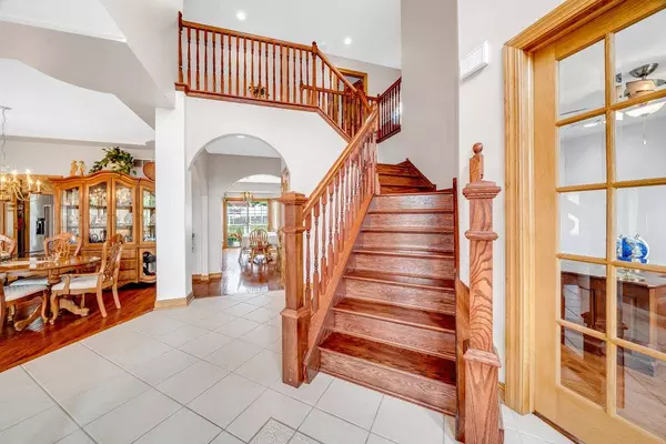 8924 Woodbine CT, Tinley Park, IL 60487