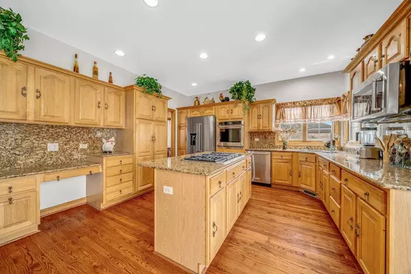 8924 Woodbine CT, Tinley Park, IL 60487