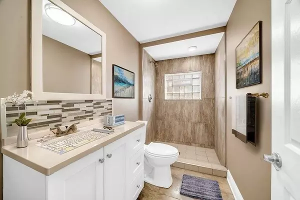 396 E Kensington AVE, Chicago, IL 60628