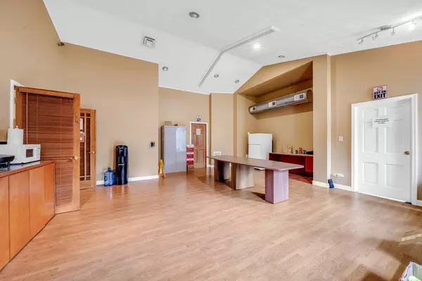 1352 N Cedar RD, New Lenox, IL 60451