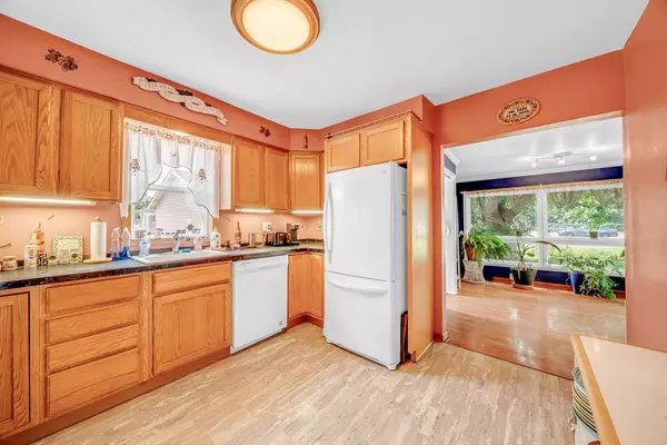 2715 Orchard ST, Blue Island, IL 60406