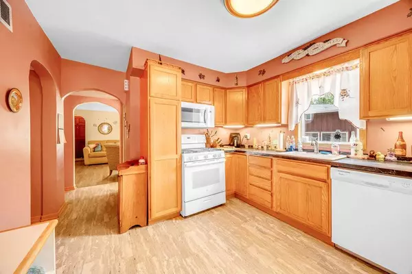 2715 Orchard ST, Blue Island, IL 60406