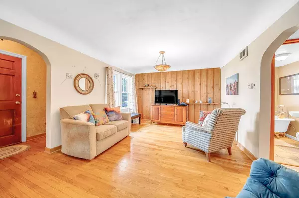 2715 Orchard ST, Blue Island, IL 60406