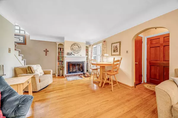 2715 Orchard ST, Blue Island, IL 60406