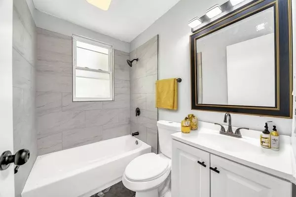 15812 Lincoln AVE, Harvey, IL 60426