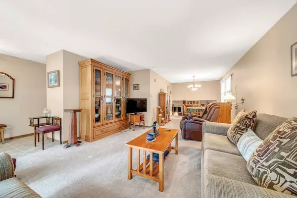 6402 Jeanette CT, Tinley Park, IL 60477