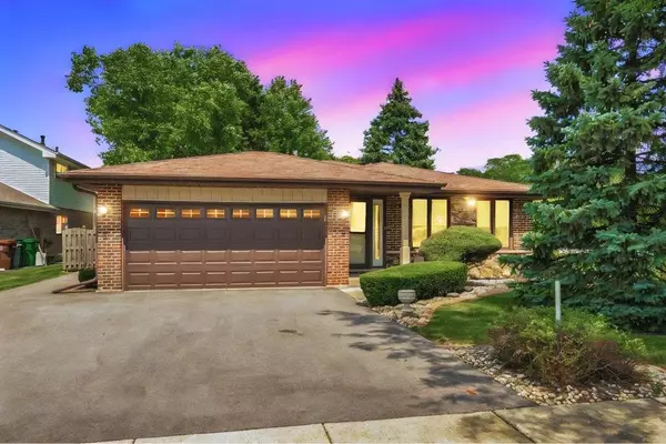 6402 Jeanette CT, Tinley Park, IL 60477