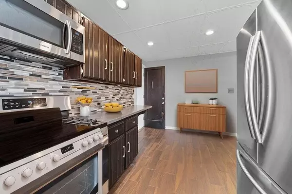 2418 Burr Oak AVE #1E, Blue Island, IL 60406