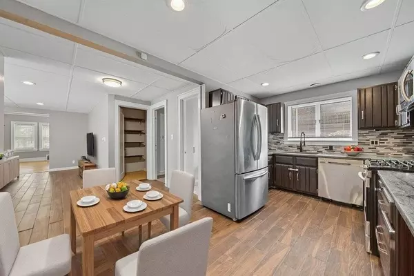 2418 Burr Oak AVE #1E, Blue Island, IL 60406