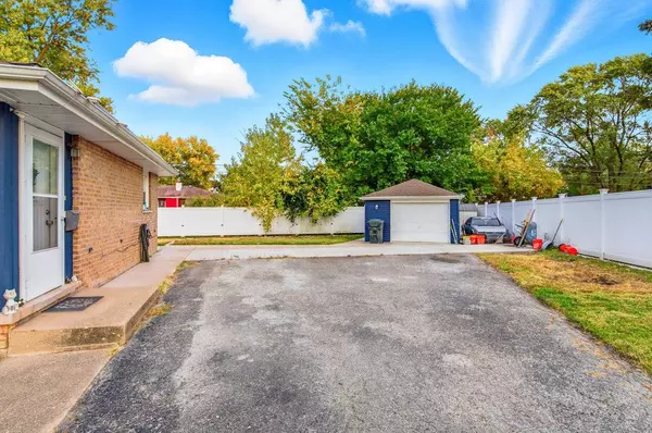 16047 Cambridge CT, Markham, IL 60428