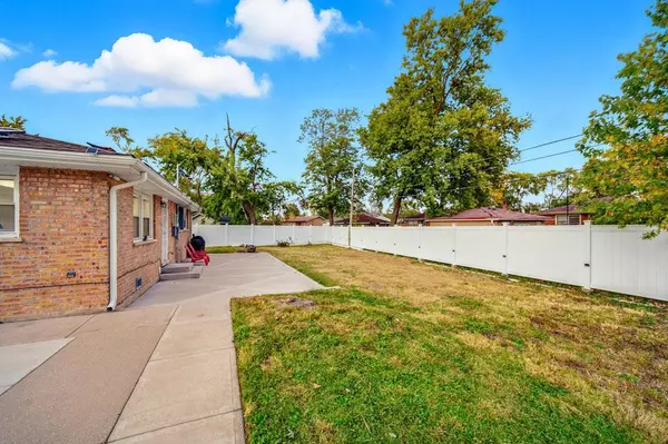 16047 Cambridge CT, Markham, IL 60428