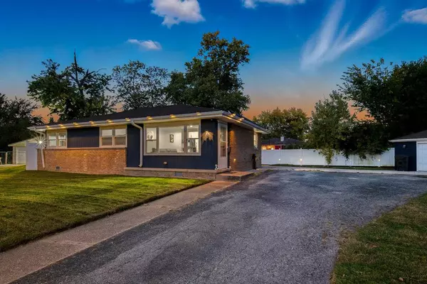 16047 Cambridge CT, Markham, IL 60428