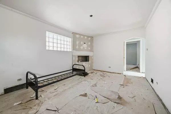 14235 S Dearborn ST, Riverdale, IL 60827