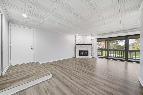 15700 86th AVE #104, Orland Park, IL 60462