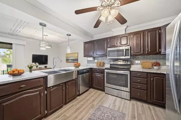 15700 86th AVE #104, Orland Park, IL 60462