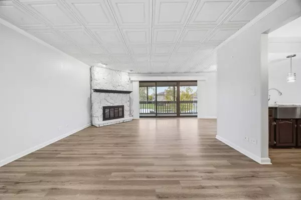 15700 86th AVE #104, Orland Park, IL 60462