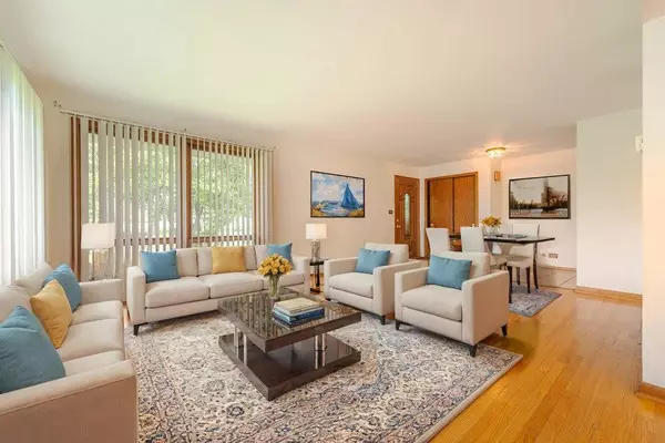 14322 McCarthy RD, Lemont, IL 60439