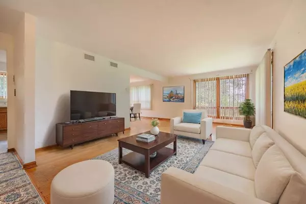 14322 McCarthy RD, Lemont, IL 60439