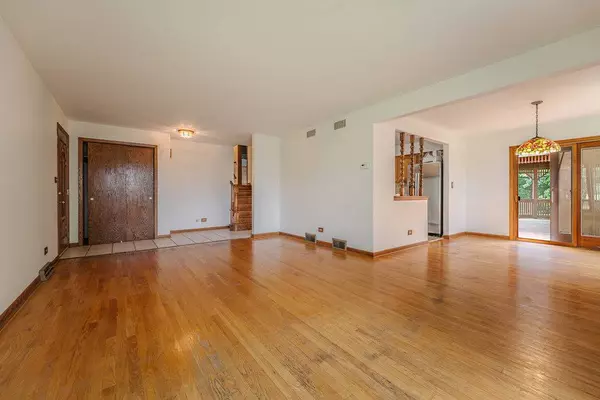 14322 McCarthy RD, Lemont, IL 60439