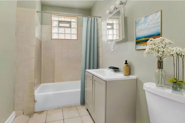 3011 E 80th ST, Chicago, IL 60617