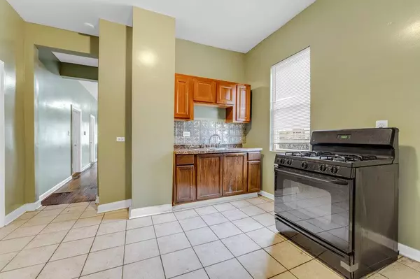 3011 E 80th ST, Chicago, IL 60617