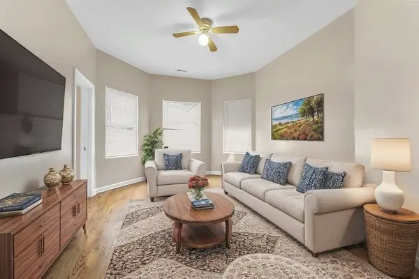 3011 E 80th ST, Chicago, IL 60617